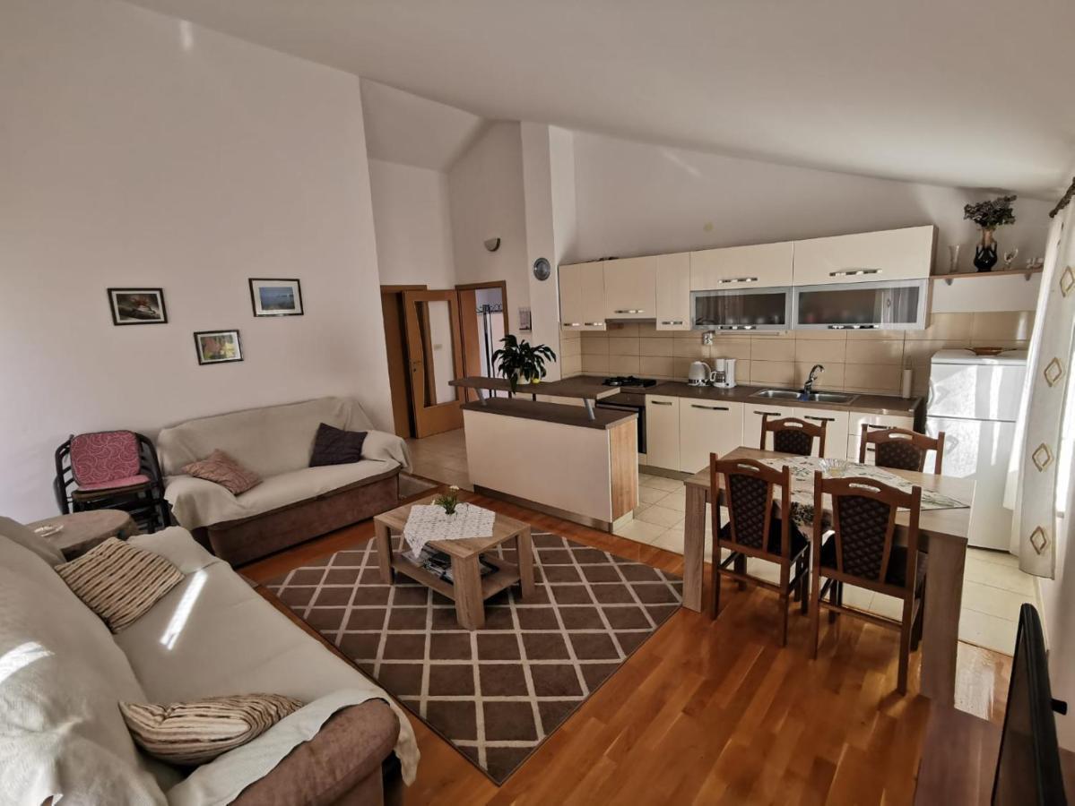 Apartman Zora Podstrana Bagian luar foto